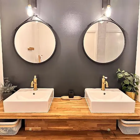 *new* Livy 6 Pax Apartment *