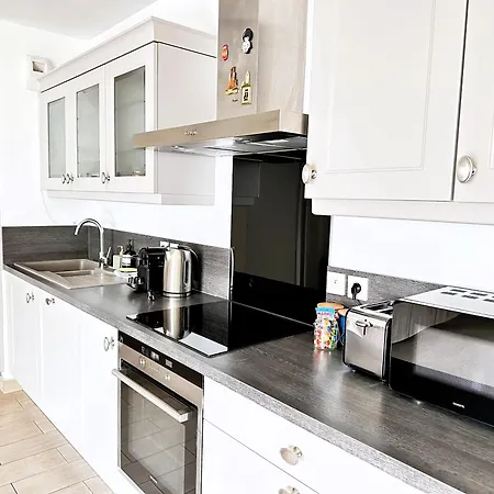 *new* Livy 6 Pax Apartment *