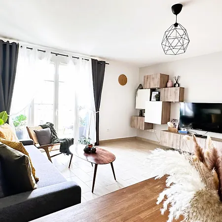 *new* Livy 6 Pax Apartment *