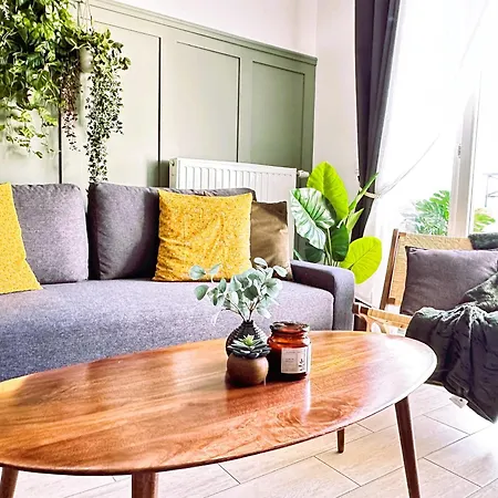 *new* Livy 6 Pax Apartment *